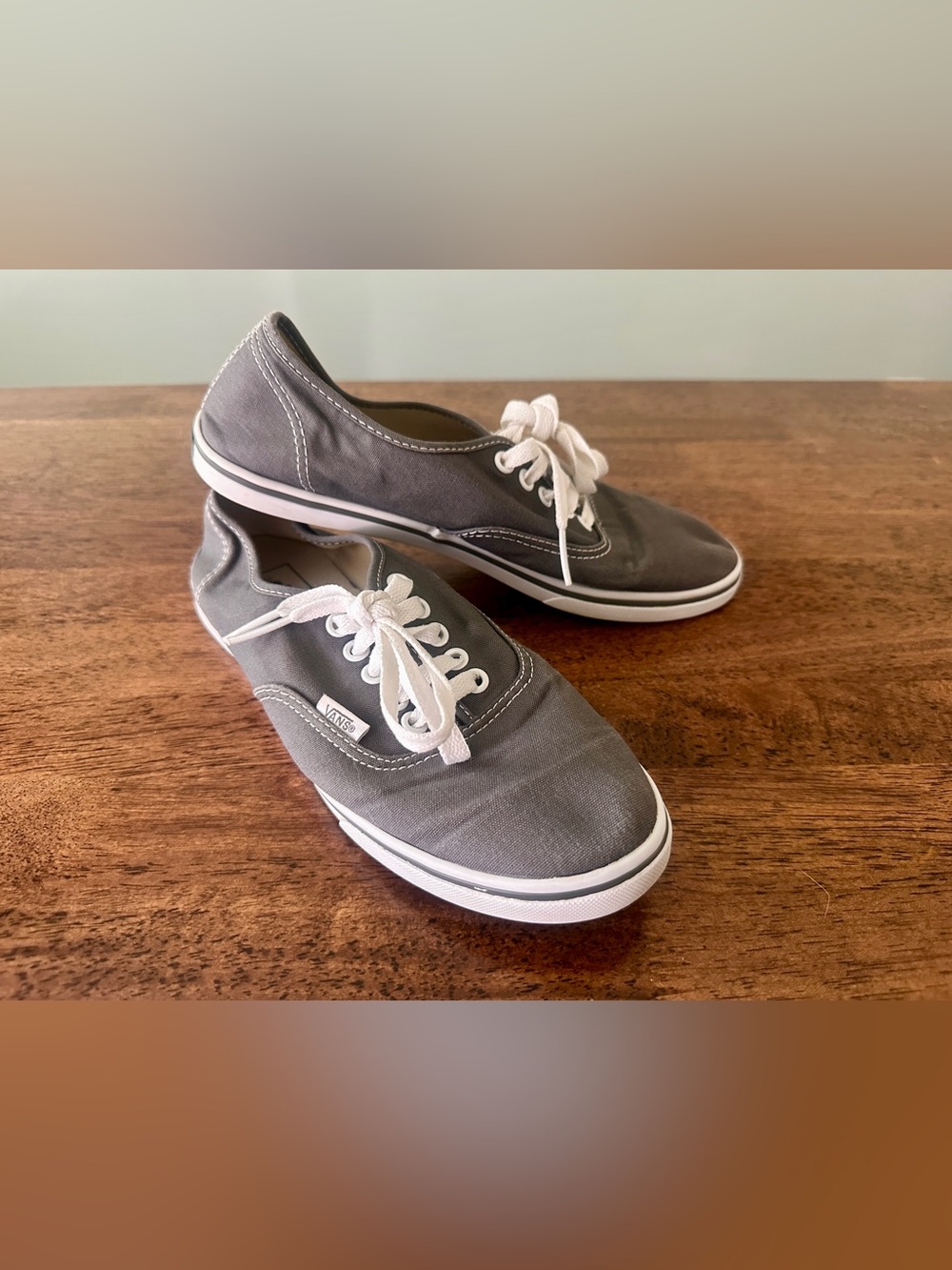 Vans Lo Pro Casual Skateboard Tennis Shoes, Men’s 7/Women’s 8.5 (Gray/White)